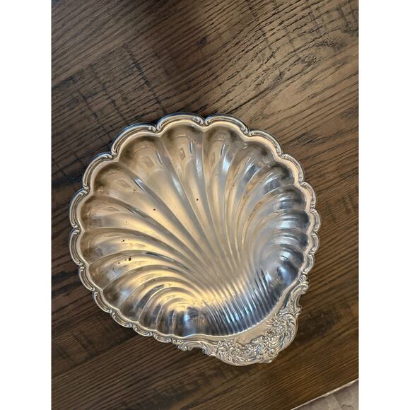 Vintage Silver-Plated Shell Dish – 11” Diameter - Picture 2 of 10